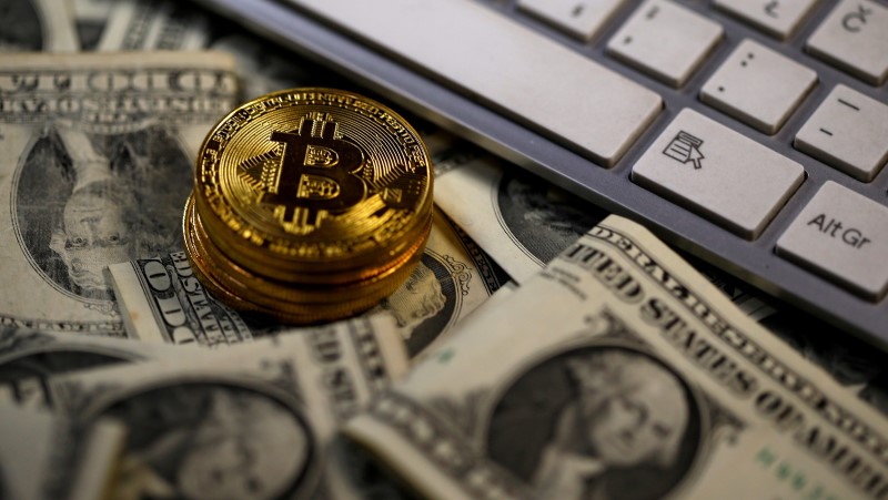 Bitcoin trece de pragul psihologic de 1 trilion de dolari capitalizare